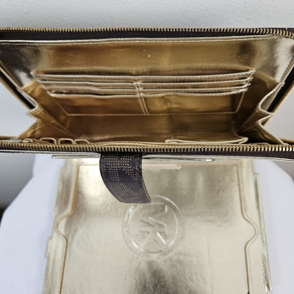 Michael Kors Black and Brown All over Print Leather iPad case Gold tone Hardware - Picture 3 of 6